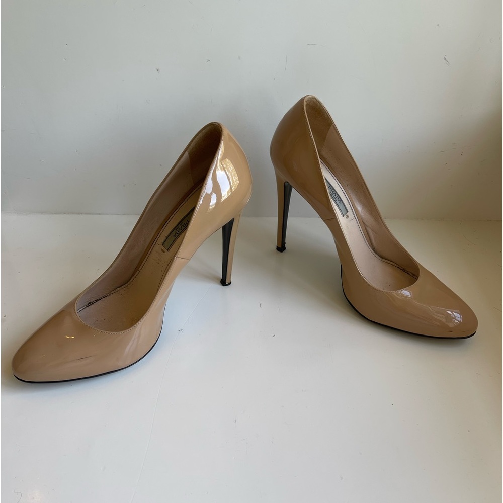 Authentic PRADA Beige Nude Patent Leather Round Toe Stiletto Heel Pump Size 39.5 - Picture 3 of 12